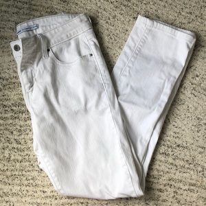 LEVI’S WHITE JEANS
